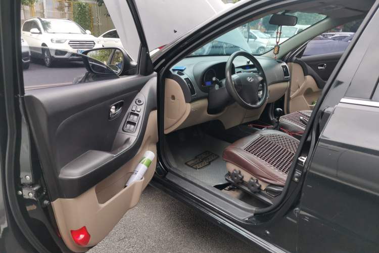 Used Hyundai Celesta 2011 1.6L Manual Luxury Model Driver Seat