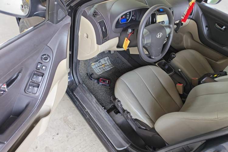 Used Hyundai Celesta 2011 1.6L Manual Luxury Model Driver Seat