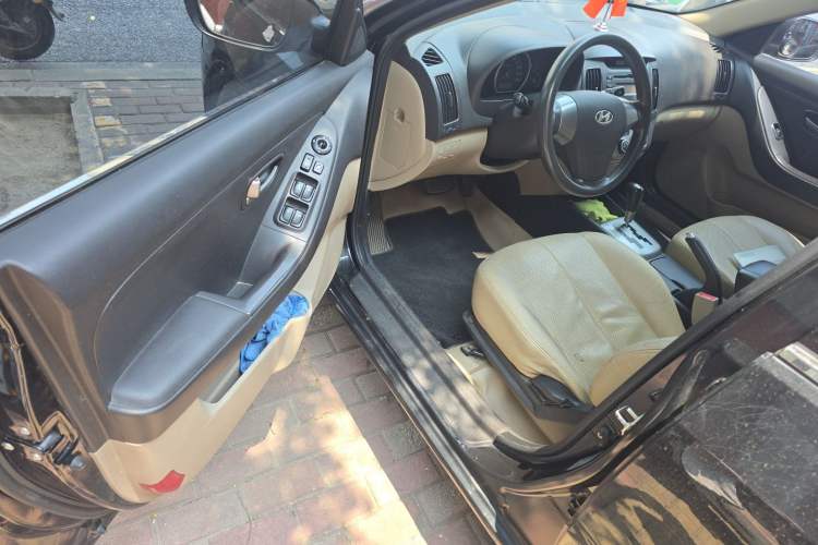 Used Hyundai Celesta 2011 1.6L Automatic Comfort Edition Driver Seat