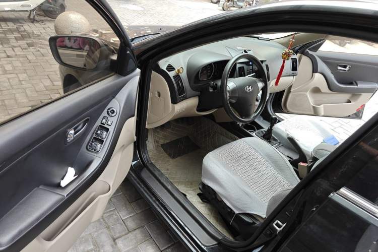 Used Hyundai Celesta 2011 1.6L Manual Luxury Model Driver Seat