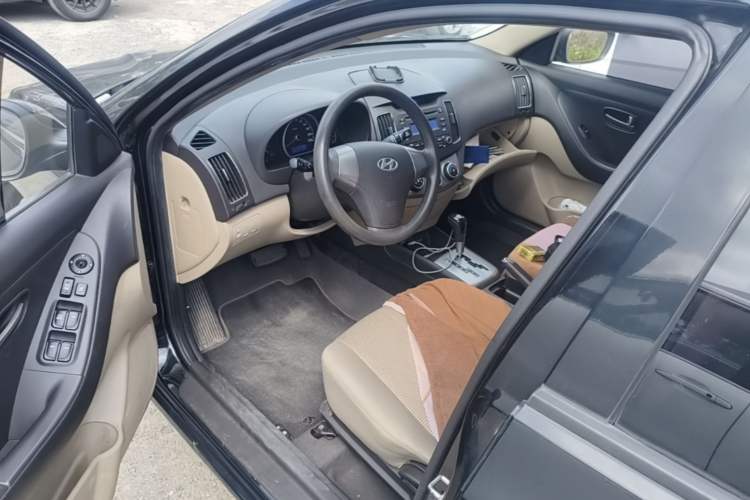 Used Hyundai Celesta 2011 1.6L Automatic Comfort Edition Driver Seat
