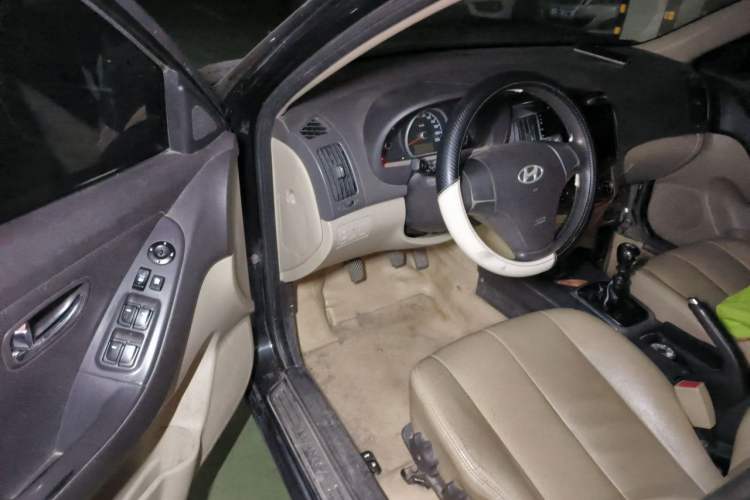 Used Hyundai Celesta 2011 1.6L Manual Luxury Model Driver Seat