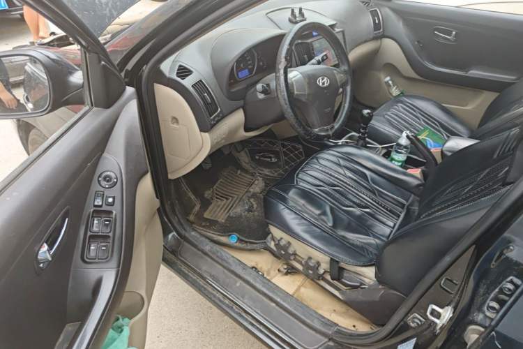 Used Hyundai Celesta 2011 1.6L Manual Luxury Model Driver Seat