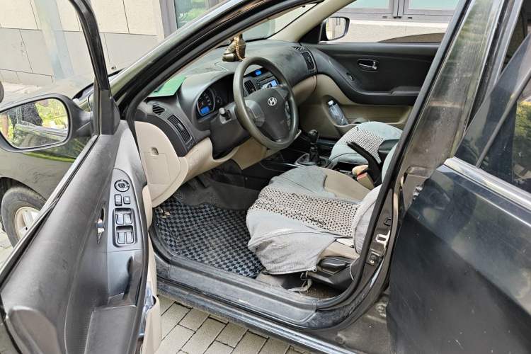 Used Hyundai Celesta 2011 1.6L Manual Luxury Model Driver Seat