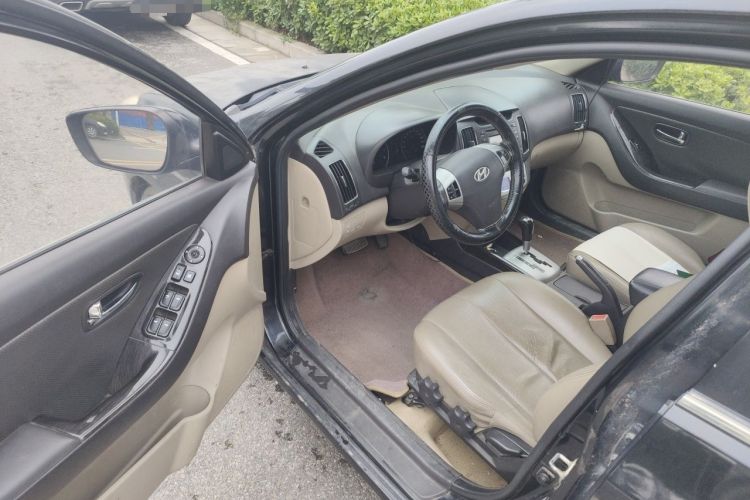 Used Hyundai Celesta 2011 1.6L Automatic Luxury Version Driver Seat