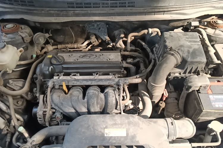 Used Hyundai Celesta 2011 1.6L Automatic Comfort Edition Engine Bay
