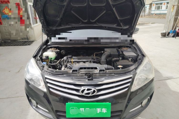 Used Hyundai Celesta 2011 1.6L Manual Luxury Model Engine Bay