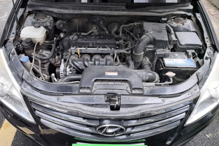 Used Hyundai Celesta 2011 1.6L Manual Luxury Model Engine Bay