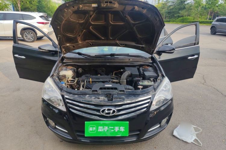 Used Hyundai Celesta 2011 1.6L Manual Luxury Model Engine Bay