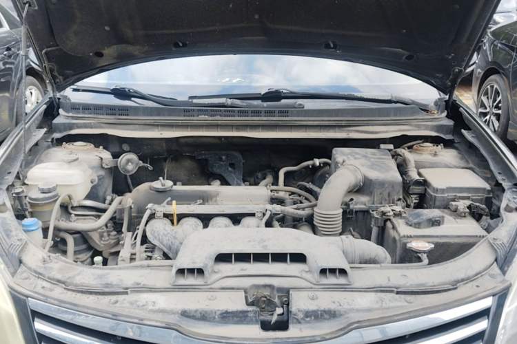 Used Hyundai Celesta 2011 1.6L Manual Luxury Model Engine Bay