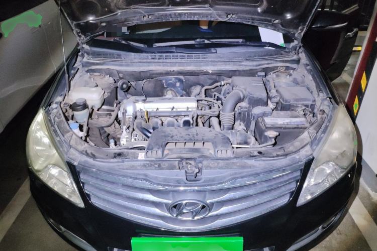 Used Hyundai Celesta 2011 1.6L Manual Luxury Model Engine Bay