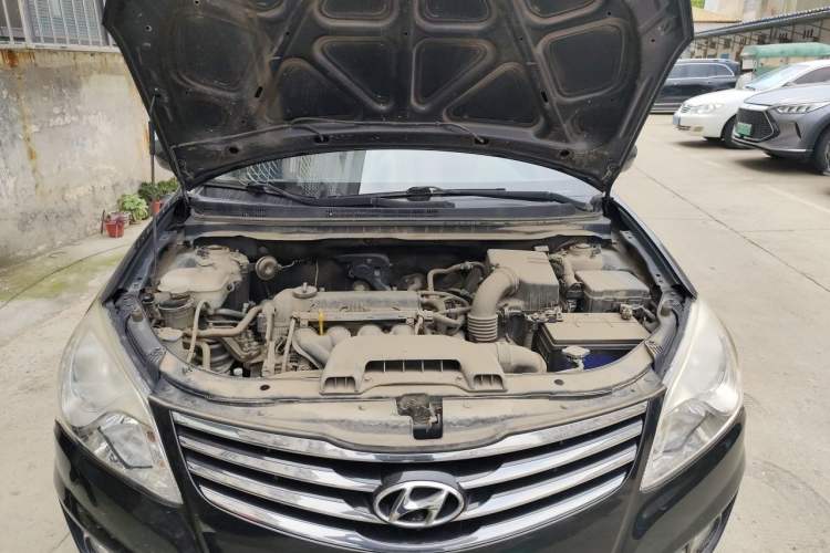 Used Hyundai Celesta 2011 1.6L Manual Comfort Edition Engine Bay