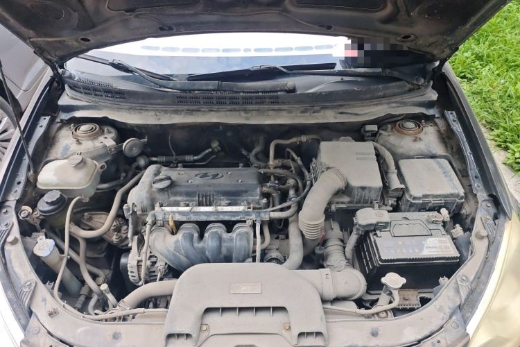 Used Hyundai Celesta 2011 1.6L Automatic Comfort Edition Engine Bay