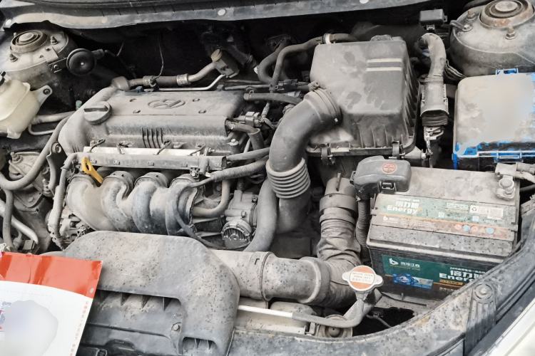 Used Hyundai Celesta 2011 1.6L Manual Luxury Model Engine Bay