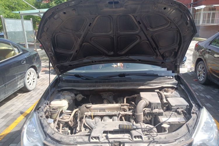 Used Hyundai Celesta 2011 1.6L Manual Luxury Model Engine Bay