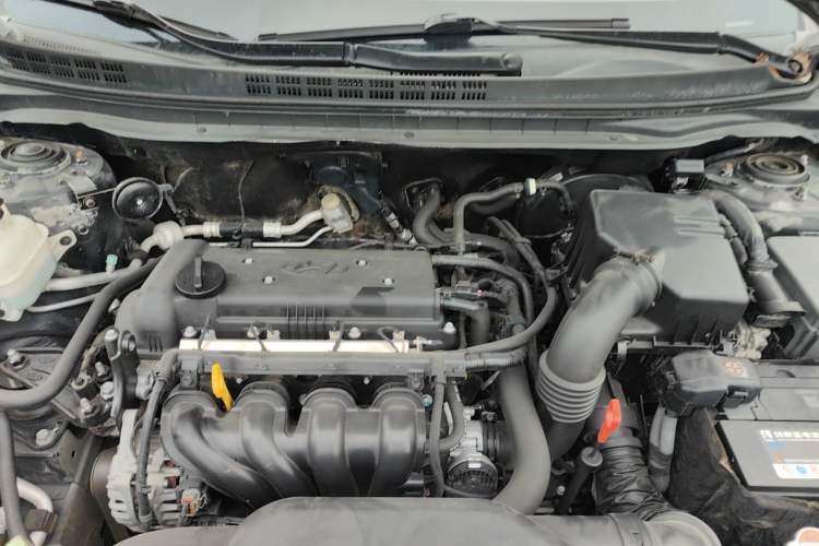 Used Hyundai Celesta 2011 1.6L Automatic Comfort Edition Engine Bay