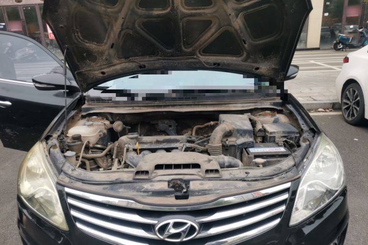 Used Hyundai Celesta 2011 1.6L Manual Luxury Model Engine Bay