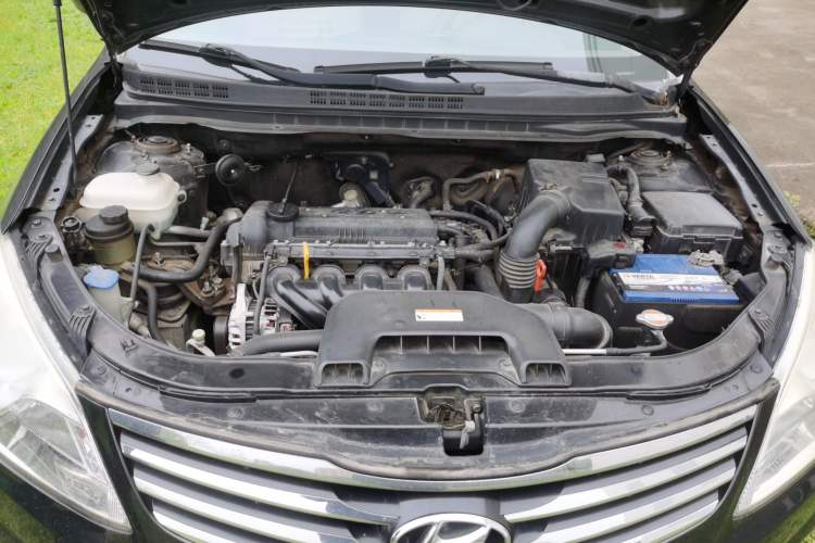 Used Hyundai Celesta 2011 1.6L Automatic Comfort Edition Engine Bay
