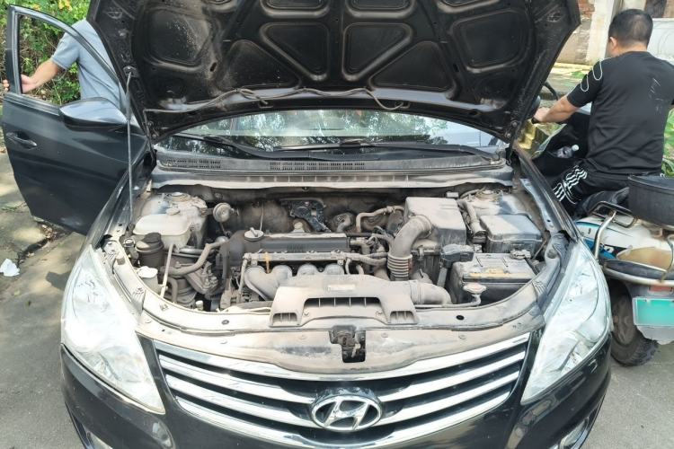 Used Hyundai Celesta 2011 1.6L Automatic Comfort Edition Engine Bay