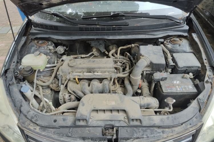 Used Hyundai Celesta 2011 1.6L Automatic Comfort Edition Engine Bay