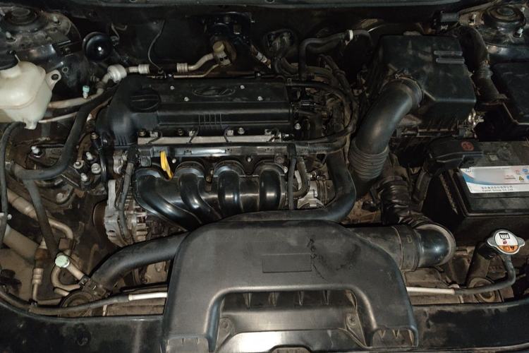 Used Hyundai Celesta 2011 1.6L Manual Luxury Model Engine Bay