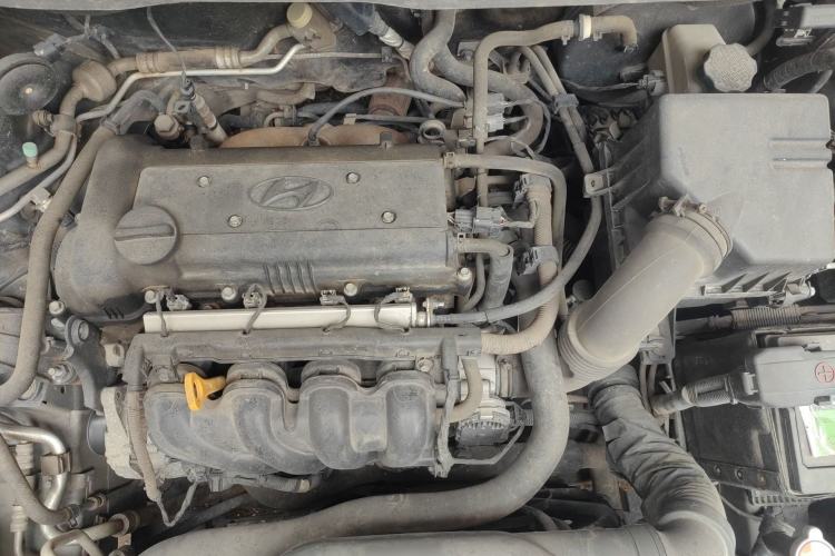 Used Hyundai Celesta 2011 1.6L Manual Comfort Edition Engine Bay