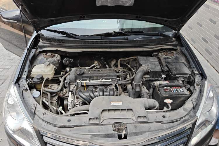 Used Hyundai Celesta 2011 1.6L Manual Luxury Model Engine Bay