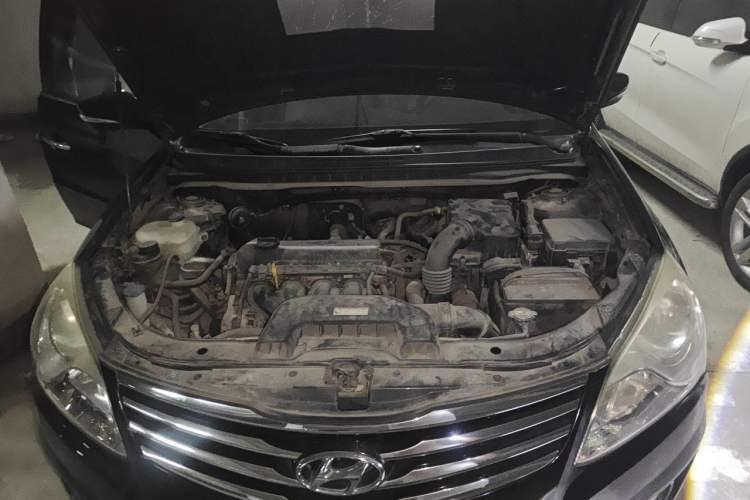 Used Hyundai Celesta 2011 1.6L Manual Luxury Model Engine Bay