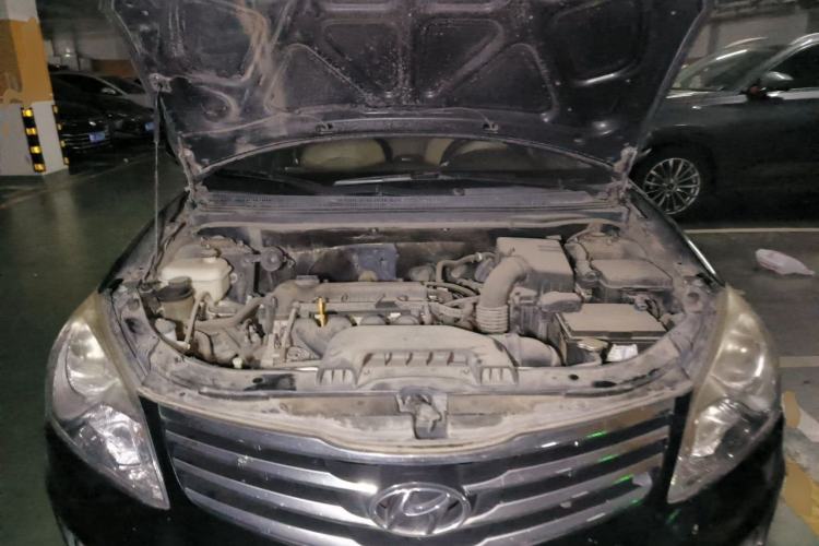 Used Hyundai Celesta 2011 1.6L Manual Luxury Model Engine Bay