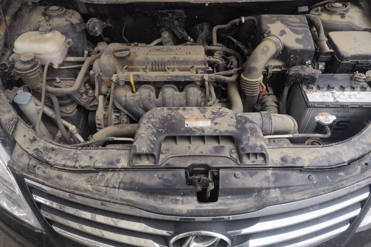 Used Hyundai Celesta 2011 1.6L Automatic Top-Tier Version Engine Bay