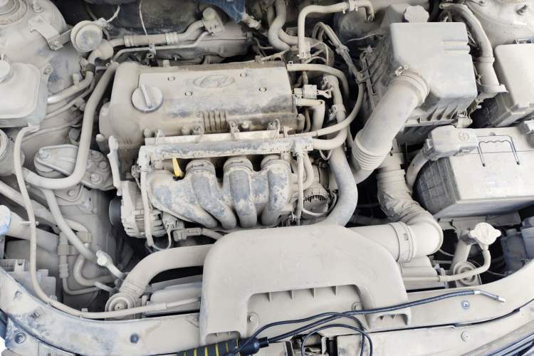 Used Hyundai Celesta 2011 1.6L Manual Comfort Edition Engine Bay