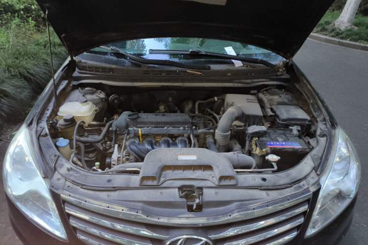 Used Hyundai Celesta 2011 1.6L Manual Luxury Model Engine Bay