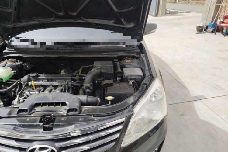 Used Hyundai Celesta 2011 1.6L Manual Luxury Model Engine Bay Left