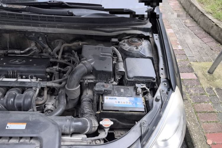 Used Hyundai Celesta 2011 1.6L Manual Luxury Model Engine Bay Left