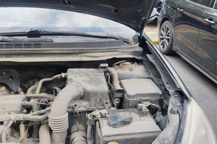 Used Hyundai Celesta 2011 1.6L Manual Luxury Model Engine Bay Left