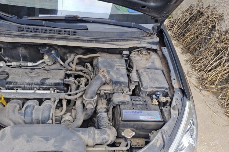 Used Hyundai Celesta 2011 1.6L Manual Luxury Model Engine Bay Left