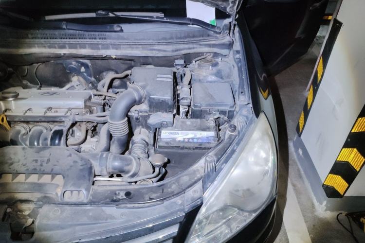 Used Hyundai Celesta 2011 1.6L Manual Luxury Model Engine Bay Left