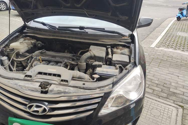 Used Hyundai Celesta 2011 1.6L Manual Comfort Edition Engine Bay Left