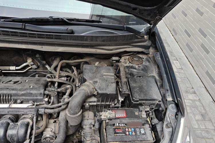 Used Hyundai Celesta 2011 1.6L Manual Luxury Model Engine Bay Left