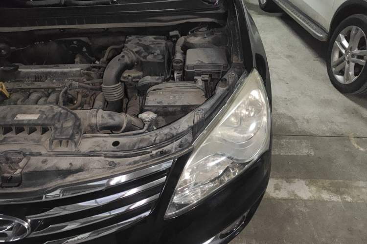 Used Hyundai Celesta 2011 1.6L Manual Luxury Model Engine Bay Left