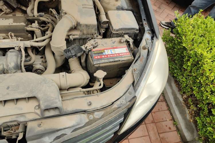 Used Hyundai Celesta 2011 1.6L Manual Luxury Model Engine Bay Left