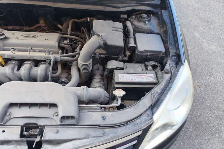 Used Hyundai Celesta 2011 1.6L Manual Luxury Model Engine Bay Left
