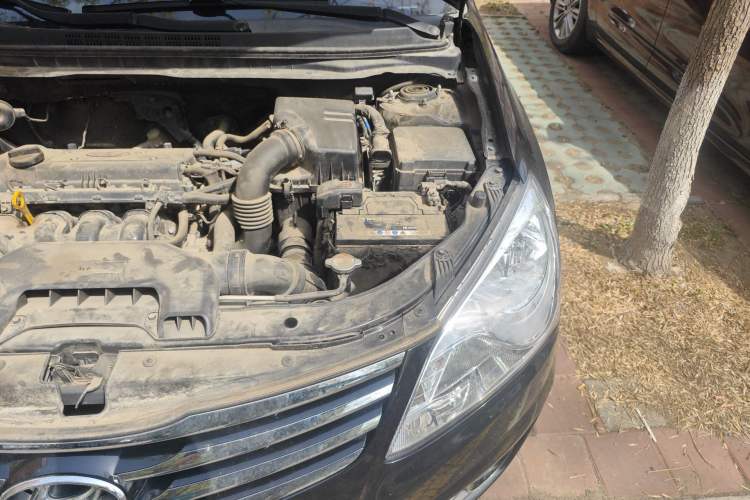 Used Hyundai Celesta 2011 1.6L Manual Luxury Model Engine Bay Left