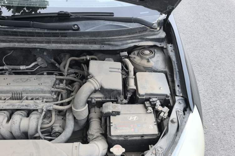 Used Hyundai Celesta 2011 1.6L Manual Luxury Model Engine Bay Left