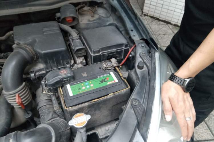 Used Hyundai Celesta 2011 1.6L Automatic Comfort Edition Engine Bay Left