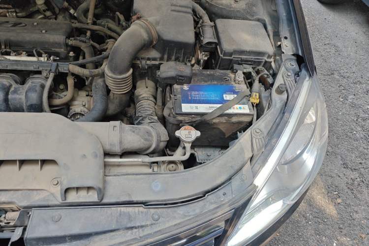 Used Hyundai Celesta 2011 1.6L Manual Luxury Model Engine Bay Left
