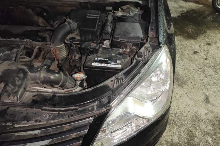 Used Hyundai Celesta 2011 1.6L Automatic Top-Tier Version Engine Bay Left