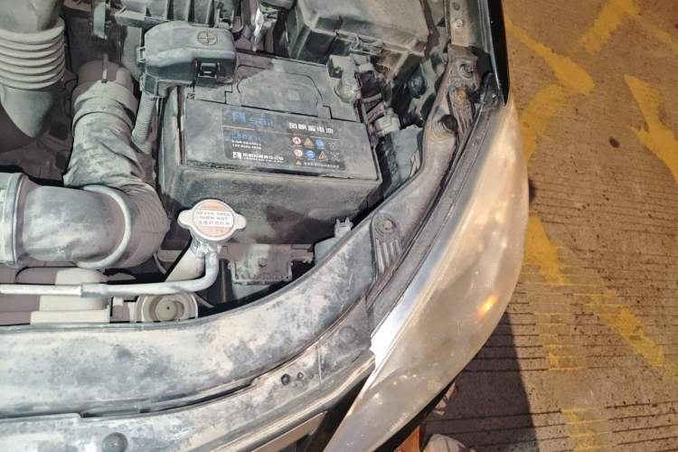 Used Hyundai Celesta 2011 1.6L Manual Luxury Model Engine Bay Left