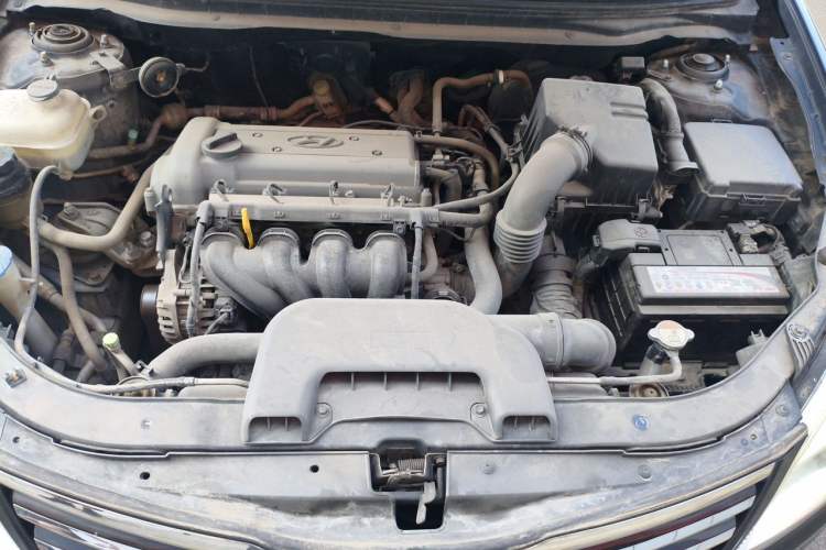 Used Hyundai Celesta 2011 1.6L Manual Luxury Model Engine Bay
