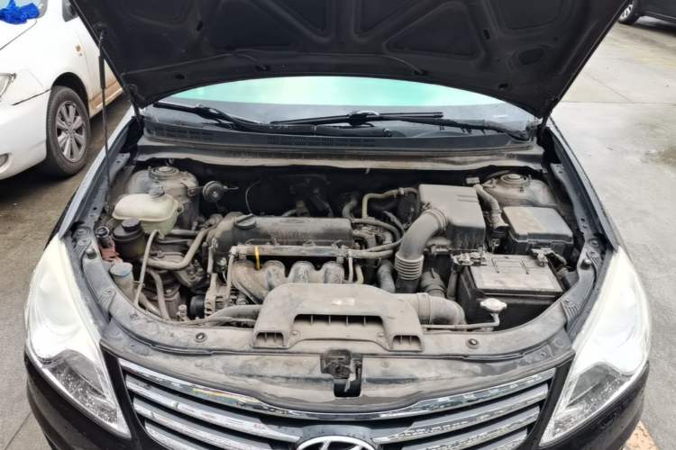Used Hyundai Celesta 2011 1.6L Manual Luxury Model Engine Bay